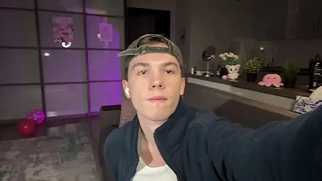 Jeremy1Scott online show from November 25, 3:29 am