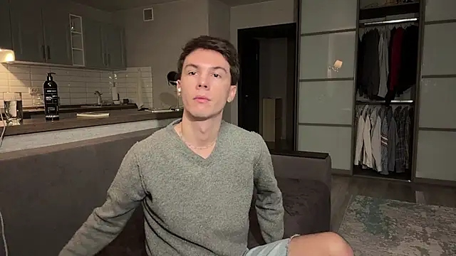 Jeremy1Scott online show from November 9, 3:21 am