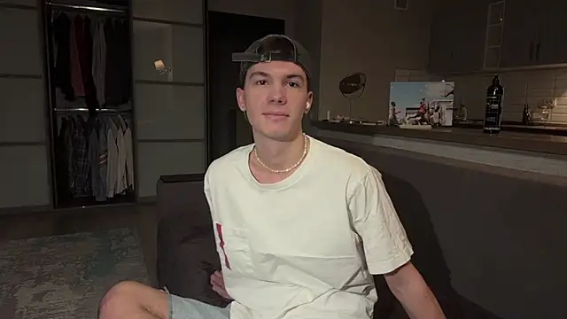 Jeremy1Scott online show from November 12, 3:21 am