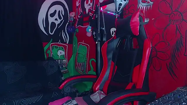 Snapshot of Monsterdominationx chatting on December 4, 1:54 pm Monsterdominationx online show from December 4, 1:54 pm