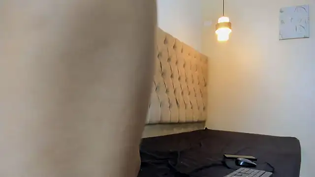 Snapshot of Hotblosson chatting on November 18, 1:25 pm Hotblosson online show from November 18, 1:25 pm