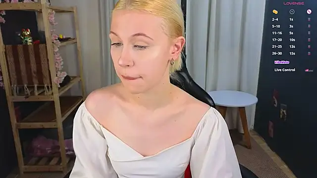 Snapshot of lovedrope chatting on November 25, 5:35 pm lovedrope online show from November 25, 5:35 pm