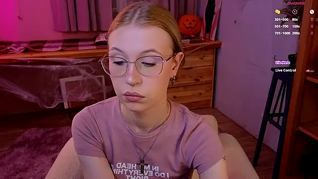 Snapshot of lovedrope chatting on November 4, 6:01 pm lovedrope online show from November 4, 6:01 pm