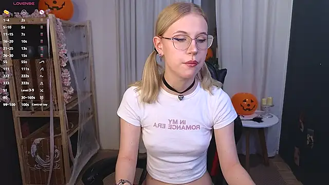 Snapshot of lovedrope chatting on November 1, 5:51 pm lovedrope online show from November 1, 5:51 pm