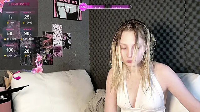Snapshot of Fluffy_Cloude chatting on June 5, 5:23 am Fluffy Cloude online show from June 5, 5:23 am