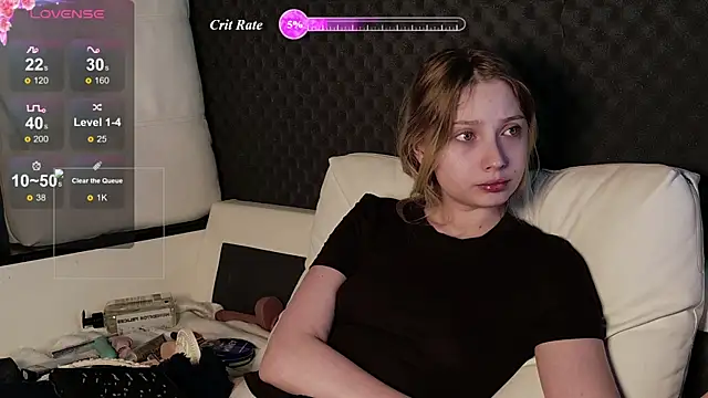 Snapshot of Fluffy_Cloude chatting on June 28, 1:56 am Fluffy Cloude online show from June 28, 1:56 am