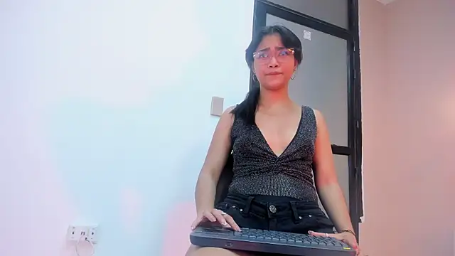 Snapshot of Mariana-Torres chatting on November 9, 1:15 pm Mariana-Torres online show from November 9, 1:15 pm