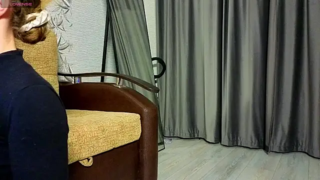 MissPompadure online show from March 11, 5:18 pm