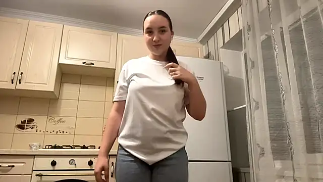 DaisyMolly online show from October 14, 9:15 pm