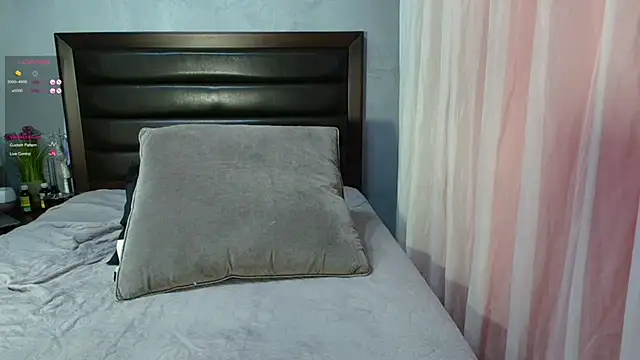 Snapshot of mysterious_1xxx chatting on February 7, 9:05 am mysterious 1xxx online show from February 7, 9:05 am