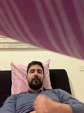 Snapshot of ReDiBastoni90 chatting on February 5, 11:11 pm ReDiBastoni90 online show from February 5, 11:11 pm