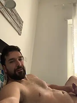 Snapshot of ReDiBastoni90 chatting on February 15, 8:35 am ReDiBastoni90 online show from February 15, 8:35 am