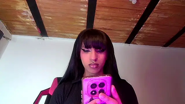 Snapshot of Trix_ebony chatting on October 16, 1:03 am Trix ebony online show from October 16, 1:03 am