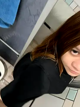 Snapshot of ruivinhadancer chatting on November 18, 1:43 am ruivinhadancer online show from November 18, 1:43 am