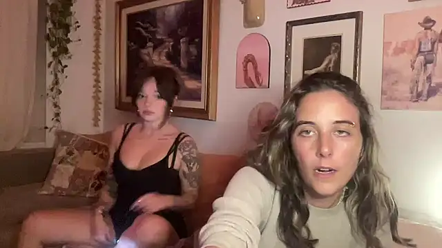Snapshot of lill_daddysgirl chatting on May 6, 3:43 am lill daddysgirl online show from May 6, 3:43 am