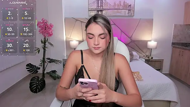 Snapshot of Lena_nova chatting on November 25, 8:14 am Lena nova online show from November 25, 8:14 am