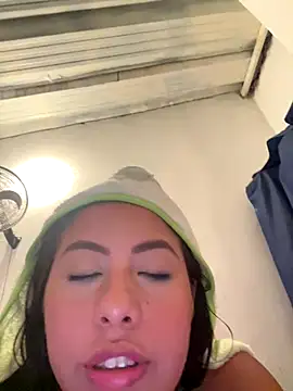 Emily Joee online show from October 26, 4:02 am