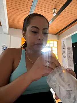 Emily Joee online show from November 20, 8:42 pm