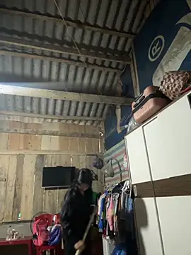 Linh-xxx online show from October 18, 11:18 pm