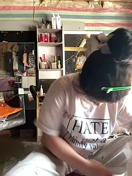 Snapshot of Linh-xxx chatting on March 2, 6:36 am Linh-xxx online show from March 2, 6:36 am