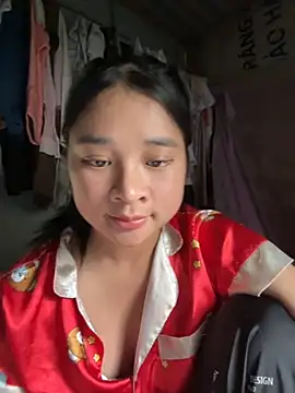 Linh-xxx online show from October 31, 6:10 am