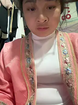 Snapshot of Linh-xxx chatting on February 5, 11:28 am Linh-xxx online show from February 5, 11:28 am