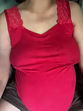 Snapshot of Linh-xxx chatting on March 3, 5:47 am Linh-xxx online show from March 3, 5:47 am