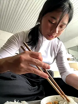 Linh-xxx online show from November 2, 4:39 am