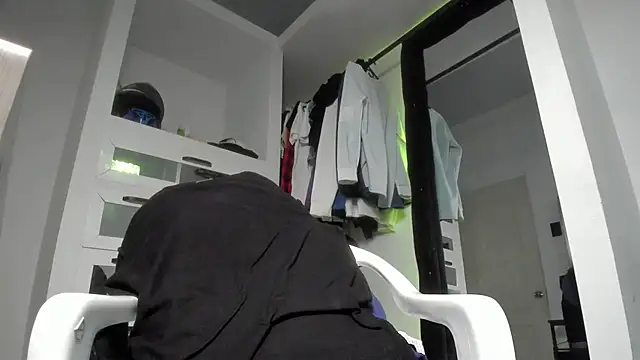 Snapshot of Sky_Wild chatting on June 30, 8:53 pm Sky Wild online show from June 30, 8:53 pm