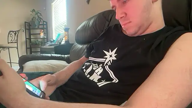 Snapshot of eddieeeeee1232 chatting on December 5, 4:38 pm eddieeeeee1232 online show from December 5, 4:38 pm