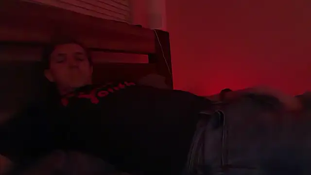 Snapshot of eddieeeeee1232 chatting on November 3, 12:49 am eddieeeeee1232 online show from November 3, 12:49 am