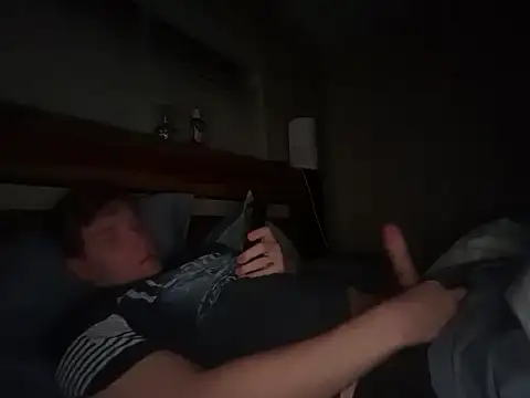 Snapshot of eddieeeeee1232 chatting on November 17, 4:38 am eddieeeeee1232 online show from November 17, 4:38 am