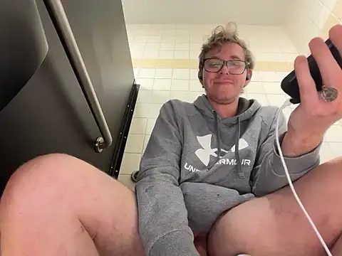 Snapshot of eddieeeeee1232 chatting on November 13, 7:29 pm eddieeeeee1232 online show from November 13, 7:29 pm