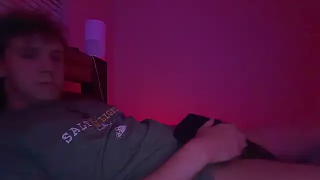 Snapshot of eddieeeeee1232 chatting on October 26, 3:40 am eddieeeeee1232 online show from October 26, 3:40 am