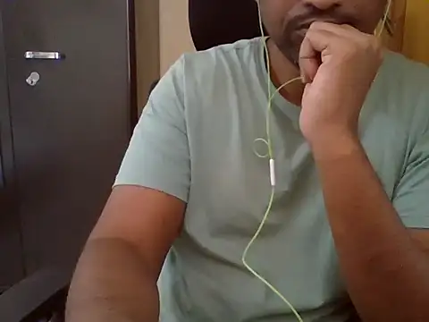 Snapshot of mpl_sub4 chatting on November 6, 5:44 am mpl sub4 online show from November 6, 5:44 am