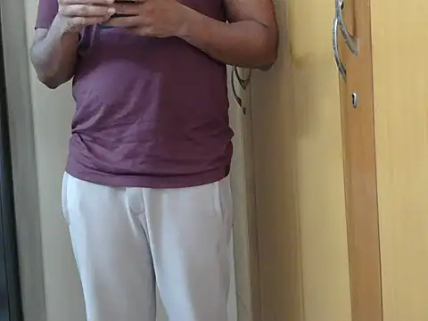 Snapshot of mpl_sub4 chatting on December 1, 7:20 am mpl sub4 online show from December 1, 7:20 am