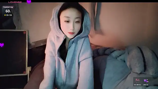 Snapshot of hyp0crite chatting on December 4, 3:22 pm hyp0crite online show from December 4, 3:22 pm