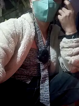 Snapshot of nat-tri chatting on February 3, 7:24 am nat-tri online show from February 3, 7:24 am