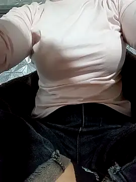 Snapshot of nat-tri chatting on March 1, 10:10 pm nat-tri online show from March 1, 10:10 pm