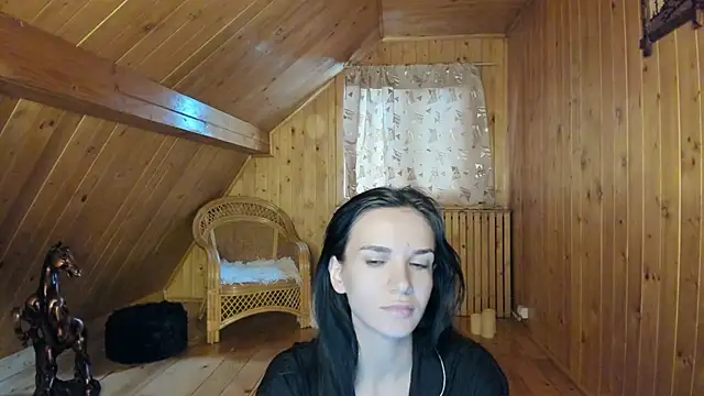 Snapshot of EvelynVox chatting on November 4, 6:28 am EvelynVox online show from November 4, 6:28 am