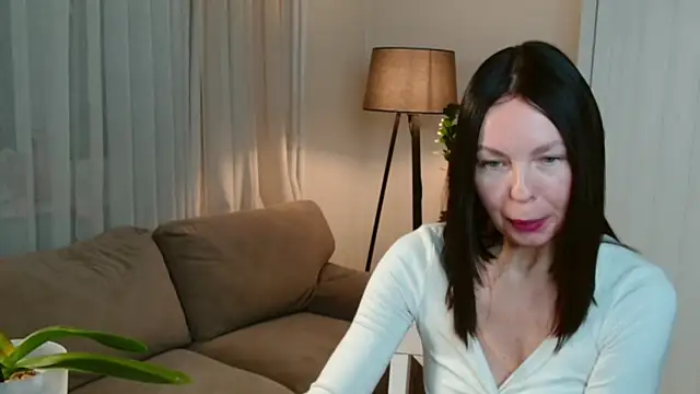 Snapshot of LittleNicolee chatting on December 5, 6:39 pm LittleNicolee online show from December 5, 6:39 pm