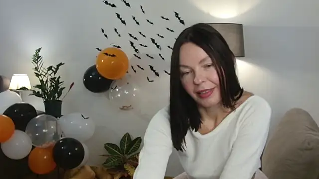 Snapshot of LittleNicolee chatting on October 26, 2:50 pm LittleNicolee online show from October 26, 2:50 pm