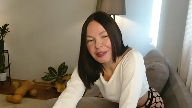 Snapshot of LittleNicolee chatting on October 23, 1:32 pm LittleNicolee online show from October 23, 1:32 pm