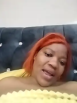 Snapshot of CaramelBoootie chatting on November 6, 8:35 pm CaramelBoootie online show from November 6, 8:35 pm