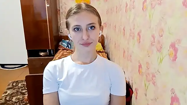 Snapshot of AmeliLia chatting on October 16, 2:03 pm AmeliLia online show from October 16, 2:03 pm