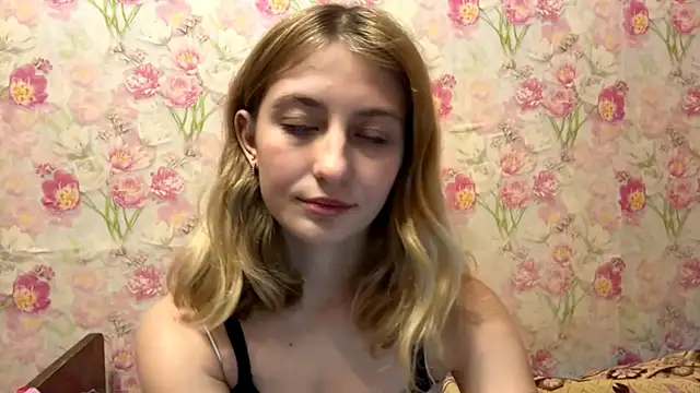 Snapshot of AmeliLia chatting on December 15, 4:46 pm AmeliLia online show from December 15, 4:46 pm