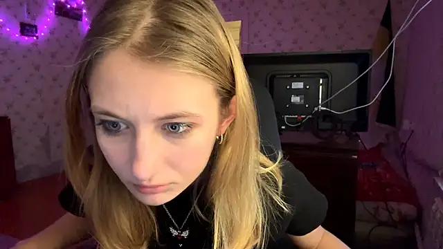 AmeliLia online show from March 25, 3:44 pm