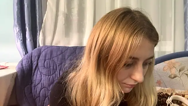 AmeliLia online show from December 20, 4:43 pm