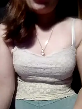 YiyinLy online show from March 30, 9:05 pm