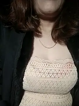 YiyinLy online show from November 26, 7:25 pm